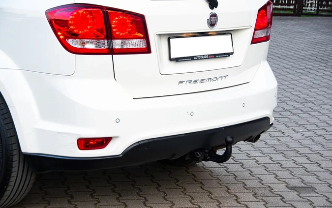 Fiat Freemont cena 48900 przebieg: 205000, rok produkcji 2015 z Nowy Sącz małe 781